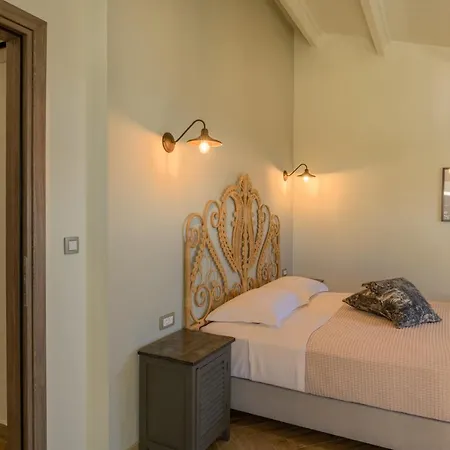 La Signora Lourdata (Kefalonia)